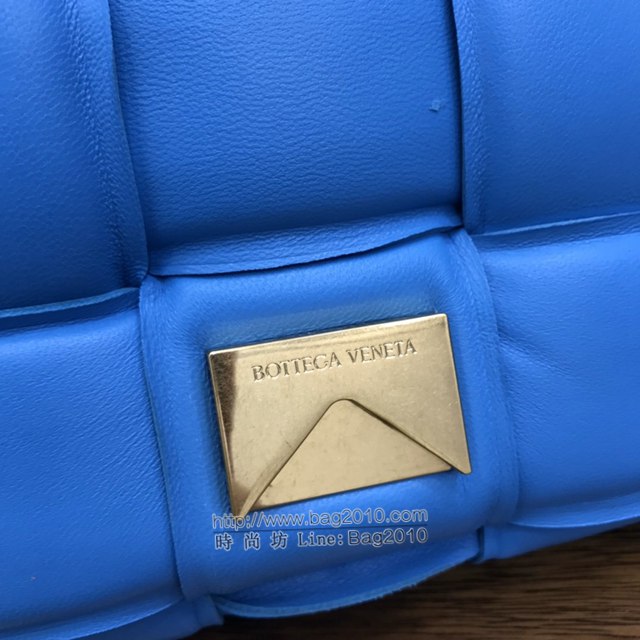 Bottega veneta高端女包 96008泳池藍 寶緹嘉新款枕頭鏈條包 BV大金鏈子小羊皮枕頭包  gxz1177